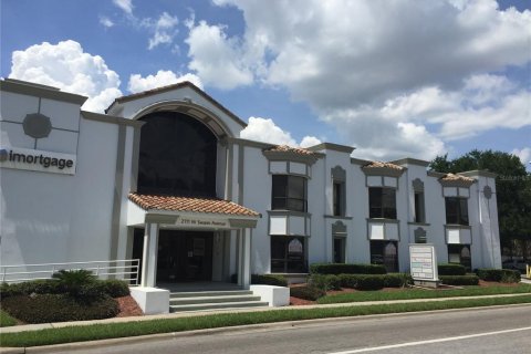 Immobilier commercial à louer à Tampa, Floride: 2194.44 m2 № 829268 - photo 2