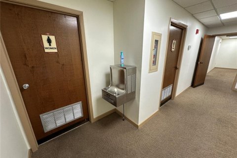 Immobilier commercial à louer à Tampa, Floride: 2194.44 m2 № 829268 - photo 18