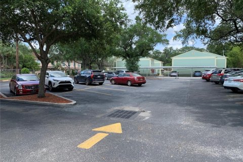 Immobilier commercial à louer à Tampa, Floride: 2194.44 m2 № 829268 - photo 5