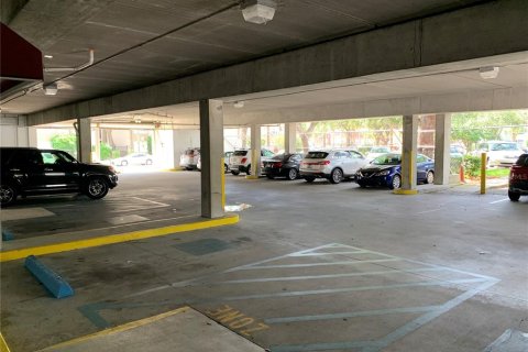 Immobilier commercial à louer à Tampa, Floride: 2194.44 m2 № 829268 - photo 6