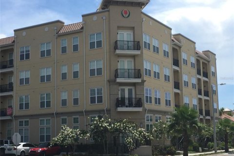 Immobilier commercial à louer à Tampa, Floride: 2194.44 m2 № 829268 - photo 8