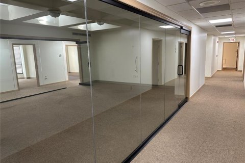 Immobilier commercial à louer à Tampa, Floride: 2194.44 m2 № 829268 - photo 17