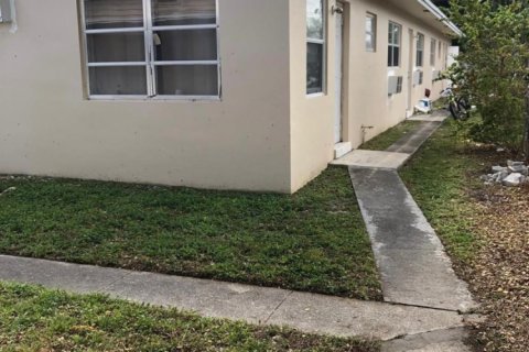 Commercial property in Hollywood, Florida № 1210367 - photo 1