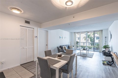 Copropriété à louer à Dania Beach, Floride: 2 chambres, 94.76 m2 № 1896287 - photo 1