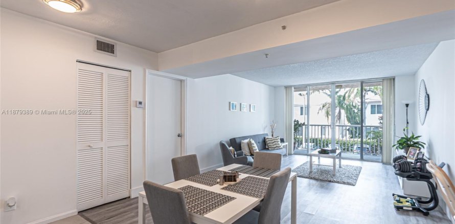 Condo à Dania Beach, Floride, 2 chambres № 1896287