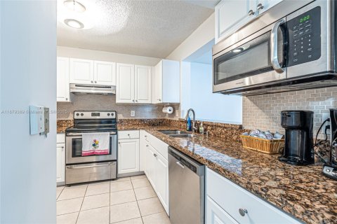 Copropriété à louer à Dania Beach, Floride: 2 chambres, 94.76 m2 № 1896287 - photo 15