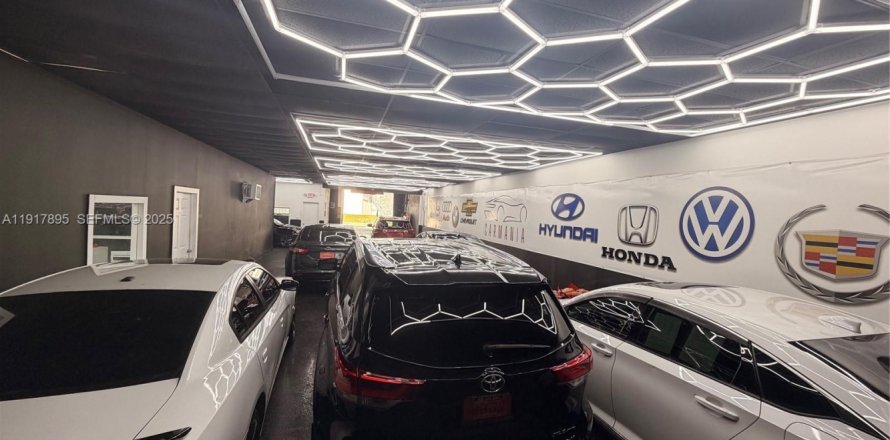 Propiedad comercial en Miami, Florida № 1984070