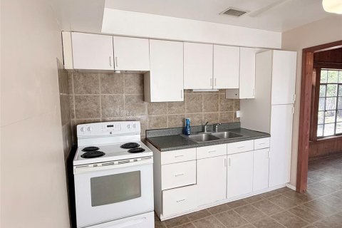 House in Saint Petersburg, Florida 2 bedrooms, 83.61 sq.m. № 2217417 - photo 6
