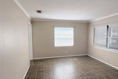 House in Saint Petersburg, Florida 2 bedrooms, 83.61 sq.m. № 2217417 - photo 3