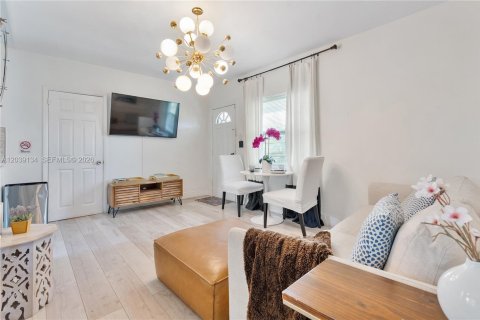 Appartement à louer à Miami, Floride: 2 chambres, 260.68 m2 № 2089436 - photo 14