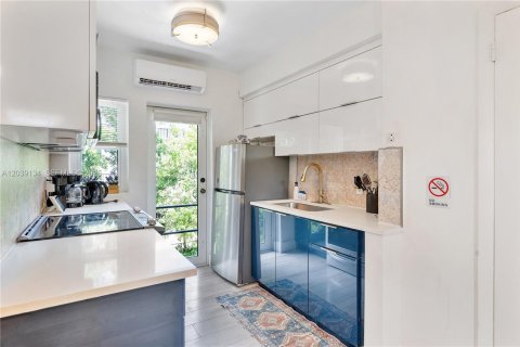 Appartement à louer à Miami, Floride: 2 chambres, 260.68 m2 № 2089436 - photo 18