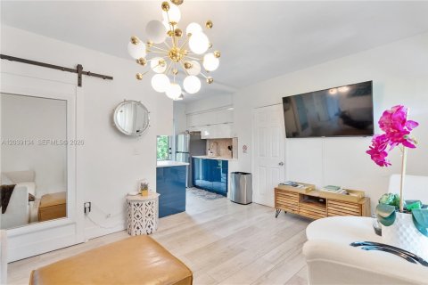 Appartement à louer à Miami, Floride: 2 chambres, 260.68 m2 № 2089436 - photo 15