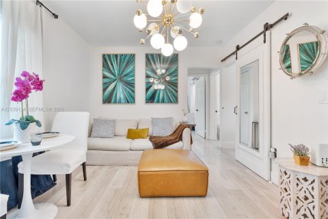 Appartement à louer à Miami, Floride: 2 chambres, 260.68 m2 № 2089436 - photo 16