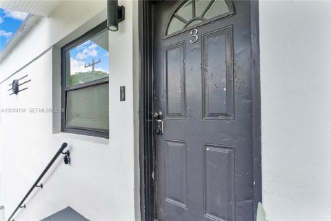Appartement à louer à Miami, Floride: 2 chambres, 260.68 m2 № 2089436 - photo 10
