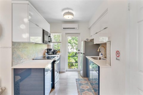 Appartement à louer à Miami, Floride: 2 chambres, 260.68 m2 № 2089436 - photo 17