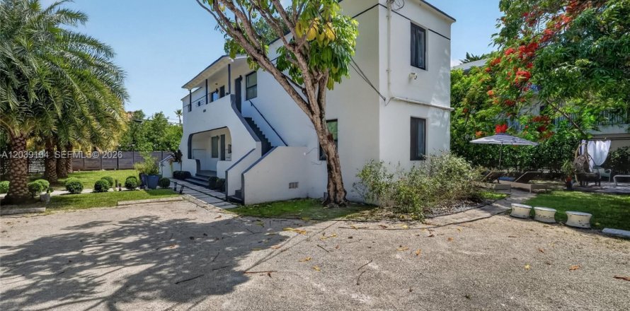 Appartement à Miami, Floride 2 chambres, 260.68 m2 № 2089436