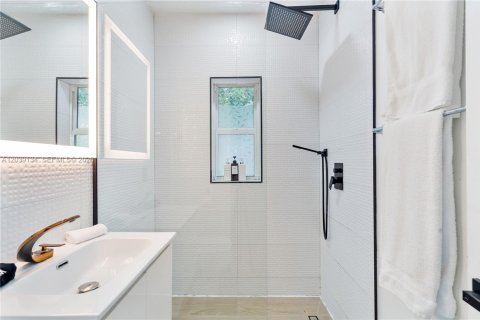 Appartement à louer à Miami, Floride: 2 chambres, 260.68 m2 № 2089436 - photo 24