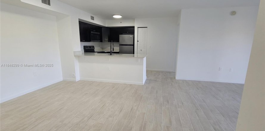 Condo à Miramar, Floride, 2 chambres  № 1978423