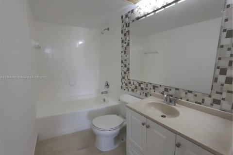 Copropriété à vendre à Miramar, Floride: 2 chambres, 89.74 m2 № 1978423 - photo 13