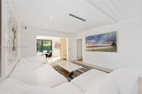 House in Miami Beach, Florida 3 bedrooms, 174.75 sq.m. № 2044496 - photo 16