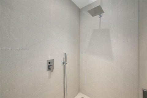 House in Miami Beach, Florida 3 bedrooms, 174.75 sq.m. № 2044496 - photo 17