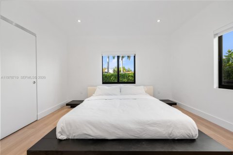 House in Miami Beach, Florida 3 bedrooms, 174.75 sq.m. № 2044496 - photo 10