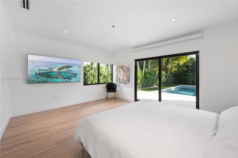 House in Miami Beach, Florida 3 bedrooms, 174.75 sq.m. № 2044496 - photo 11