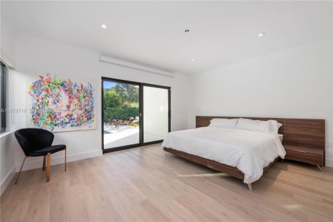 House in Miami Beach, Florida 3 bedrooms, 174.75 sq.m. № 2044496 - photo 3