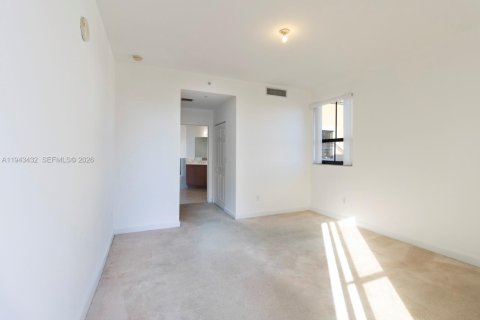 Condo in Miami, Florida  № 2000237 - photo 14