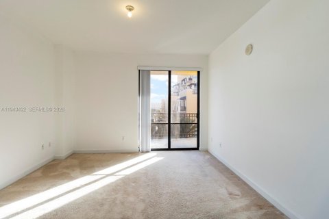 Condo in Miami, Florida  № 2000237 - photo 13