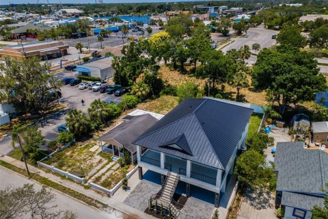 House in Tarpon Springs, Florida 3 bedrooms, 165.46 sq.m. № 1744576 - photo 11
