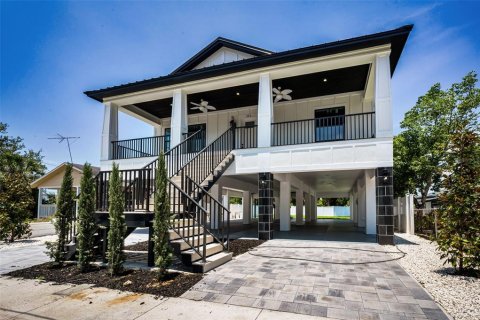 House in Tarpon Springs, Florida 3 bedrooms, 165.46 sq.m. № 1744576 - photo 4