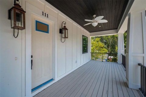 House in Tarpon Springs, Florida 3 bedrooms, 165.46 sq.m. № 1744576 - photo 8