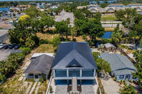 House in Tarpon Springs, Florida 3 bedrooms, 165.46 sq.m. № 1744576 - photo 10