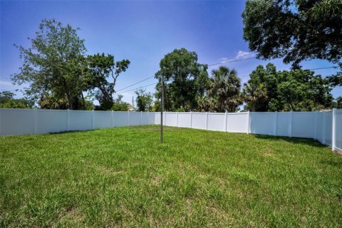House in Tarpon Springs, Florida 3 bedrooms, 165.46 sq.m. № 1744576 - photo 29