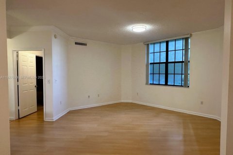 Copropriété à louer à Hollywood, Floride: 2 chambres, 104.98 m2 № 1988237 - photo 15