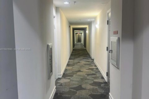 Copropriété à louer à Hollywood, Floride: 2 chambres, 104.98 m2 № 1988237 - photo 3