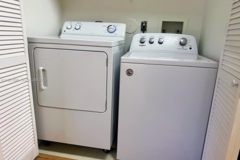 Copropriété à louer à Hollywood, Floride: 2 chambres, 104.98 m2 № 1988237 - photo 11