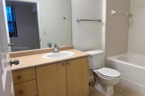 Copropriété à louer à Hollywood, Floride: 2 chambres, 104.98 m2 № 1988237 - photo 18