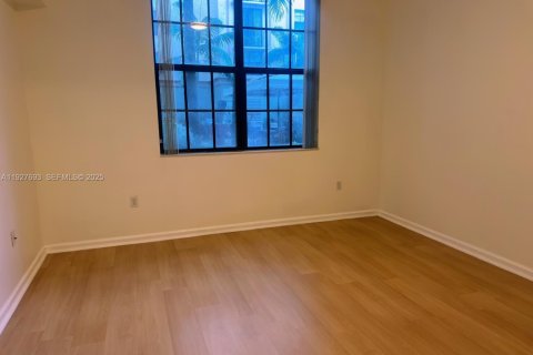 Copropriété à louer à Hollywood, Floride: 2 chambres, 104.98 m2 № 1988237 - photo 16