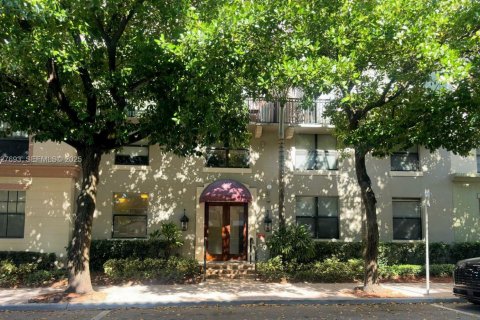 Copropriété à louer à Hollywood, Floride: 2 chambres, 104.98 m2 № 1988237 - photo 1