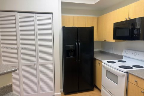 Copropriété à louer à Hollywood, Floride: 2 chambres, 104.98 m2 № 1988237 - photo 10