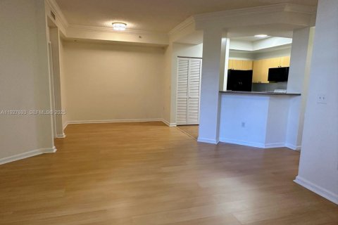 Copropriété à louer à Hollywood, Floride: 2 chambres, 104.98 m2 № 1988237 - photo 13