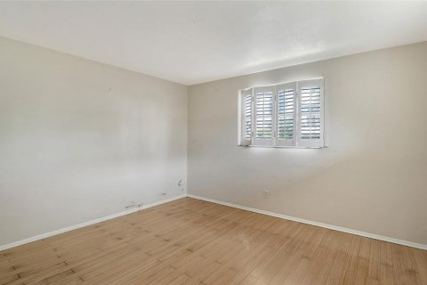 House in Longboat Key, Florida 2 bedrooms, 115.38 sq.m. № 1649949 - photo 17