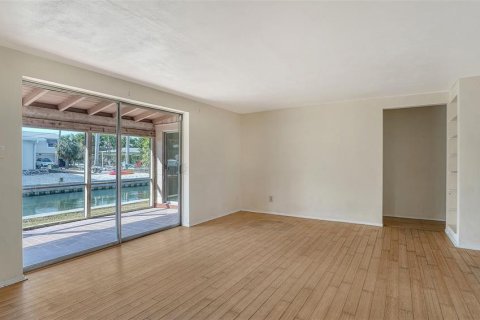 House in Longboat Key, Florida 2 bedrooms, 115.38 sq.m. № 1649949 - photo 7