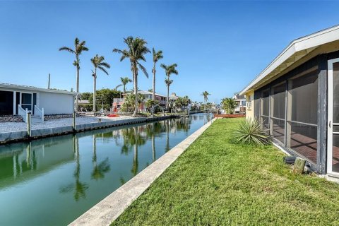 House in Longboat Key, Florida 2 bedrooms, 115.38 sq.m. № 1649949 - photo 19