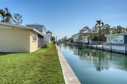House in Longboat Key, Florida 2 bedrooms, 115.38 sq.m. № 1649949 - photo 20