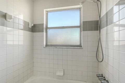 House in Longboat Key, Florida 2 bedrooms, 115.38 sq.m. № 1649949 - photo 14