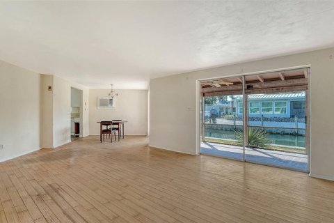 House in Longboat Key, Florida 2 bedrooms, 115.38 sq.m. № 1649949 - photo 5