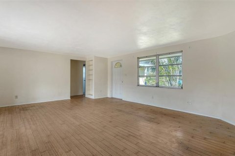 House in Longboat Key, Florida 2 bedrooms, 115.38 sq.m. № 1649949 - photo 6